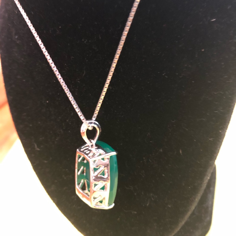 18 inch silver necklace with Chalcedony jewel 🐢 - Picture 3 of 3